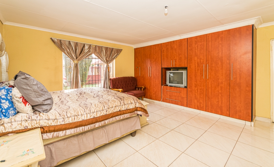 4 Bedroom Property for Sale in Kagiso Gauteng