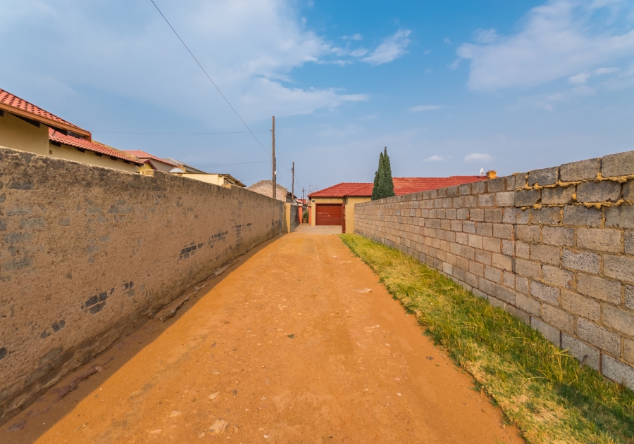 4 Bedroom Property for Sale in Kagiso Gauteng