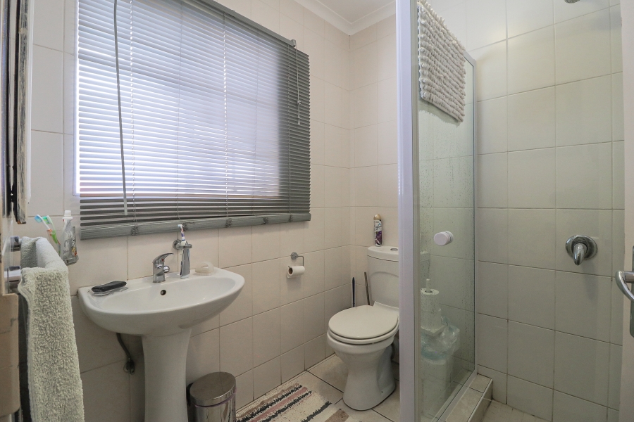 1 Bedroom Property for Sale in Edenvale Central Gauteng