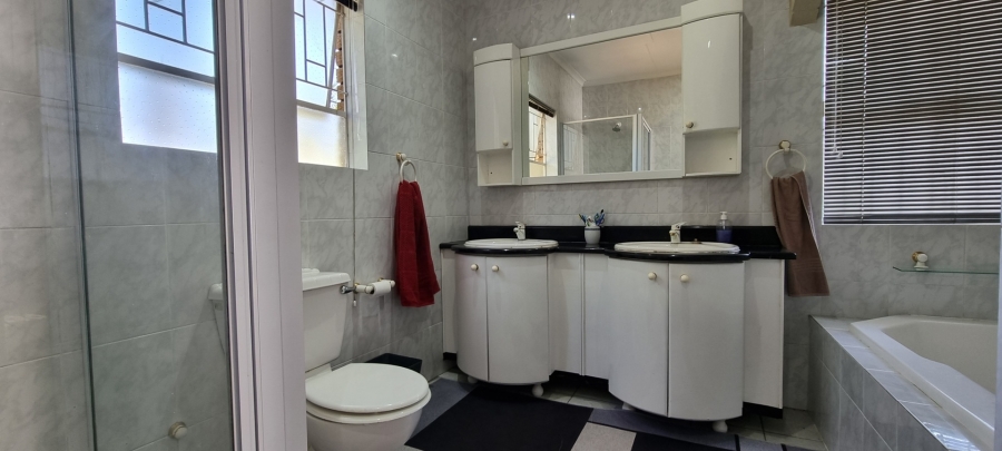 5 Bedroom Property for Sale in Sunward Park Gauteng