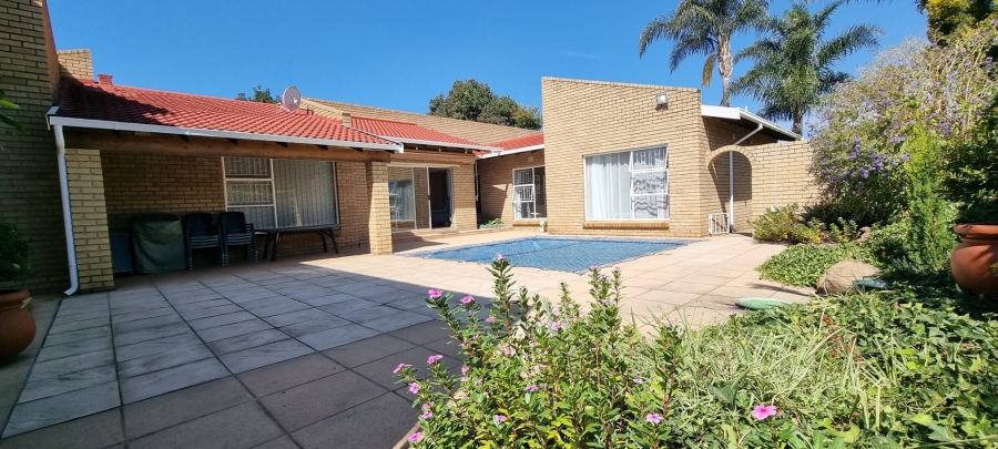 5 Bedroom Property for Sale in Sunward Park Gauteng