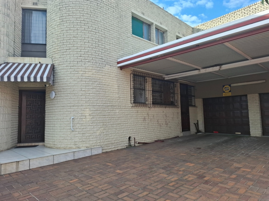 6 Bedroom Property for Sale in Actonville Gauteng