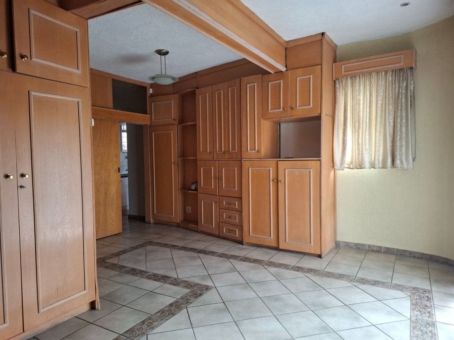 6 Bedroom Property for Sale in Actonville Gauteng