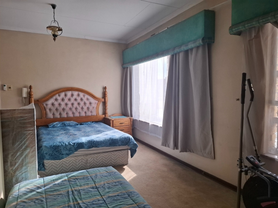 6 Bedroom Property for Sale in Actonville Gauteng