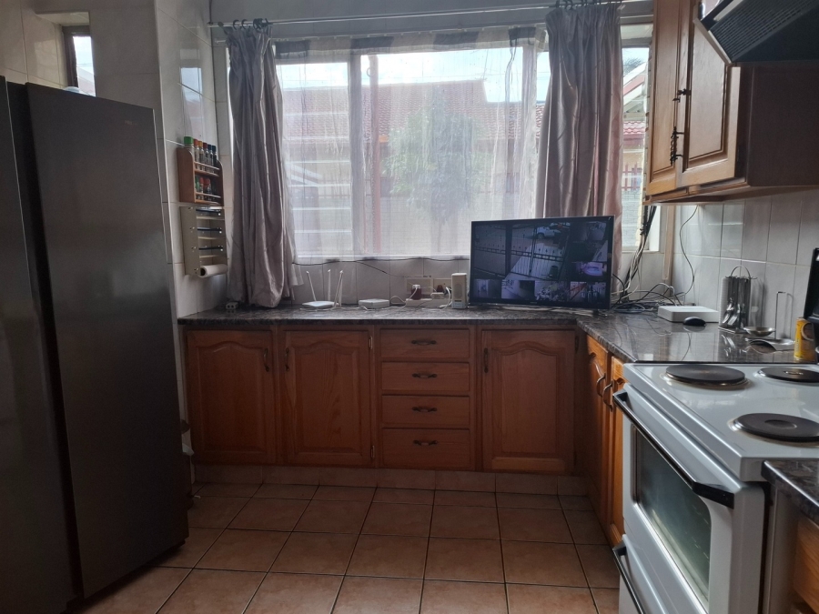 6 Bedroom Property for Sale in Actonville Gauteng