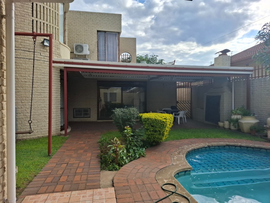 6 Bedroom Property for Sale in Actonville Gauteng