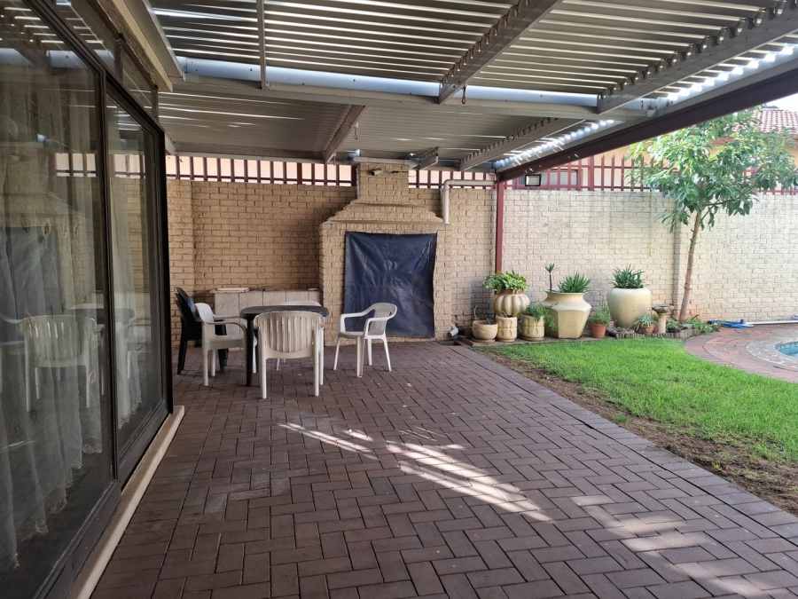 6 Bedroom Property for Sale in Actonville Gauteng