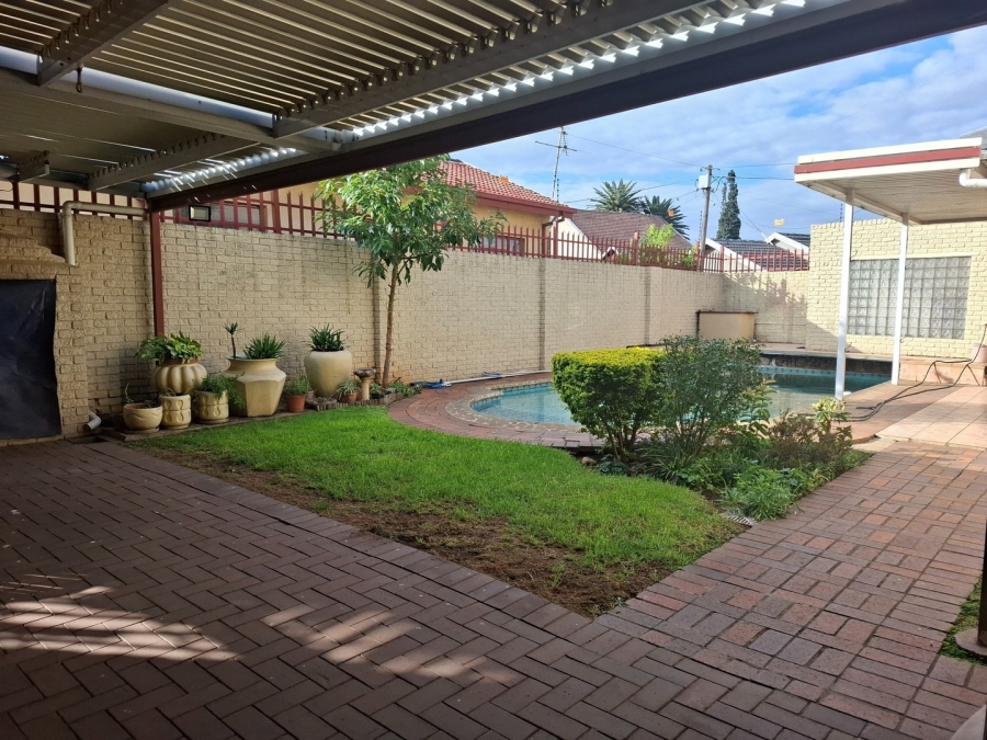 6 Bedroom Property for Sale in Actonville Gauteng
