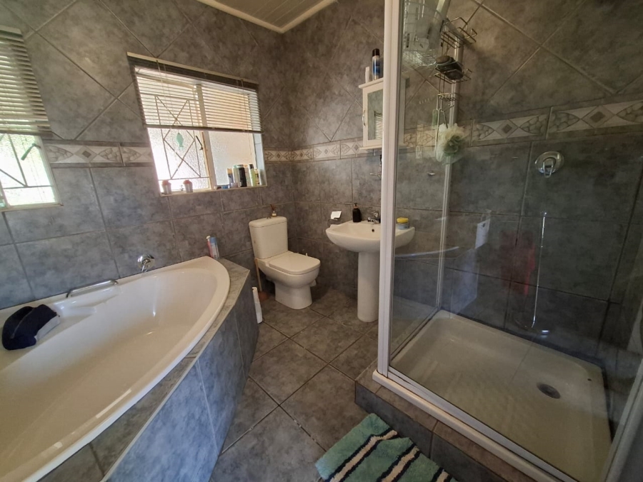 4 Bedroom Property for Sale in Meyerton Central Gauteng