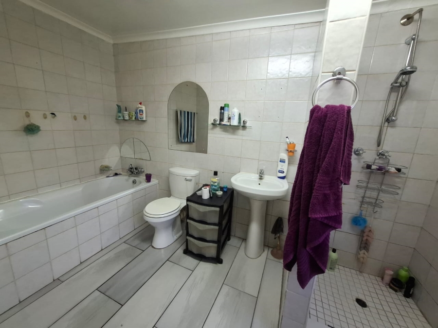 4 Bedroom Property for Sale in Meyerton Central Gauteng