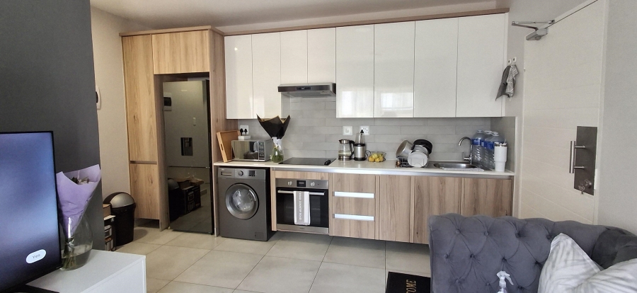 1 Bedroom Property for Sale in Lombardy Estate Gauteng