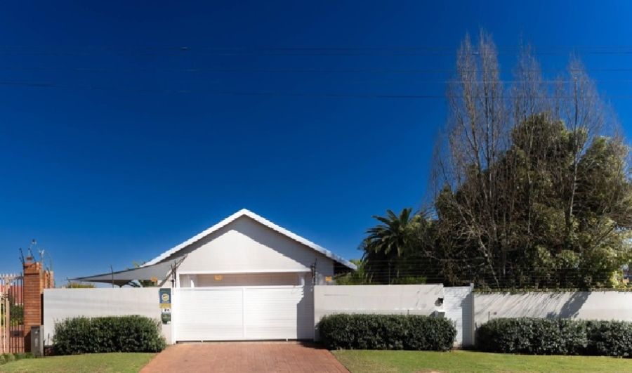 4 Bedroom Property for Sale in Waterkloof Ridge Gauteng