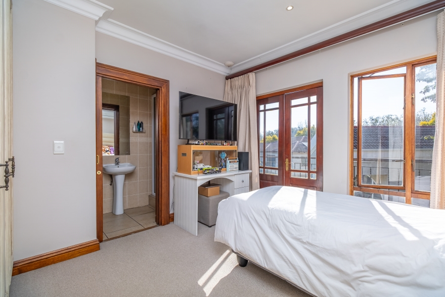 4 Bedroom Property for Sale in Maroeladal Gauteng