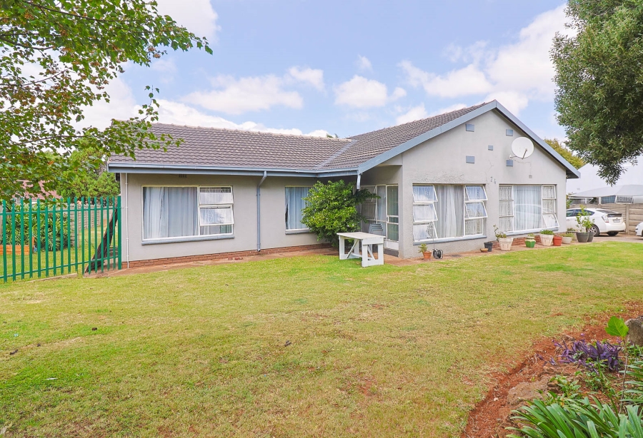 3 Bedroom Property for Sale in Verwoerdpark Gauteng