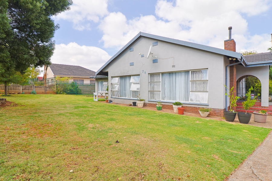 3 Bedroom Property for Sale in Verwoerdpark Gauteng