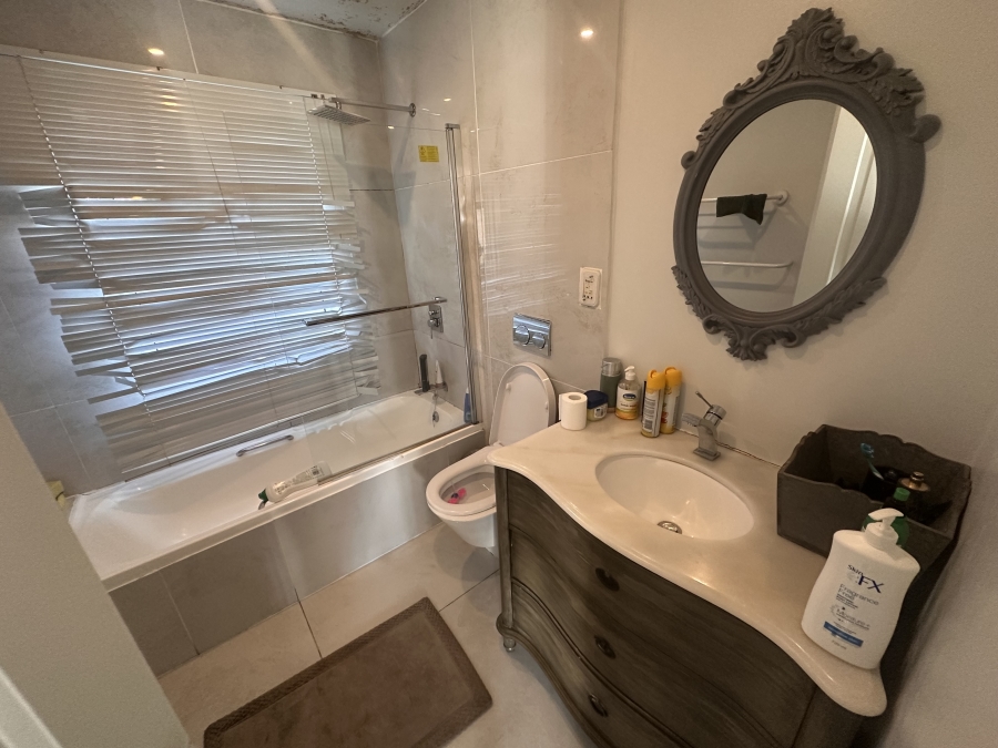 To Let 1 Bedroom Property for Rent in Illovo Gauteng