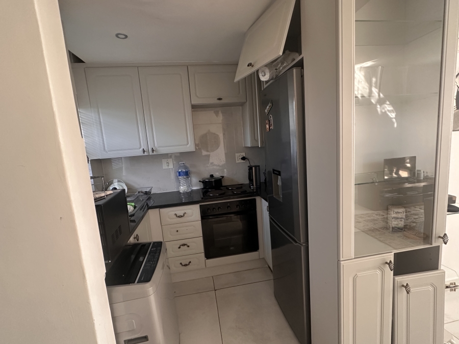 To Let 1 Bedroom Property for Rent in Illovo Gauteng