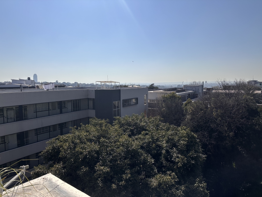 To Let 1 Bedroom Property for Rent in Illovo Gauteng