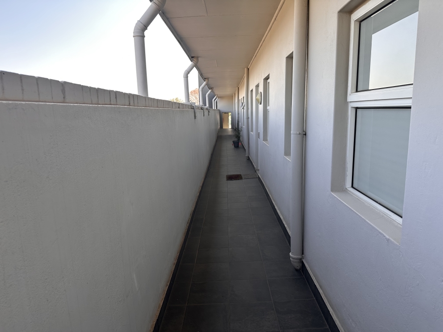 To Let 1 Bedroom Property for Rent in Illovo Gauteng