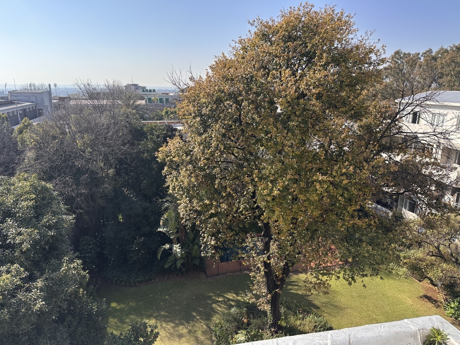 To Let 1 Bedroom Property for Rent in Illovo Gauteng
