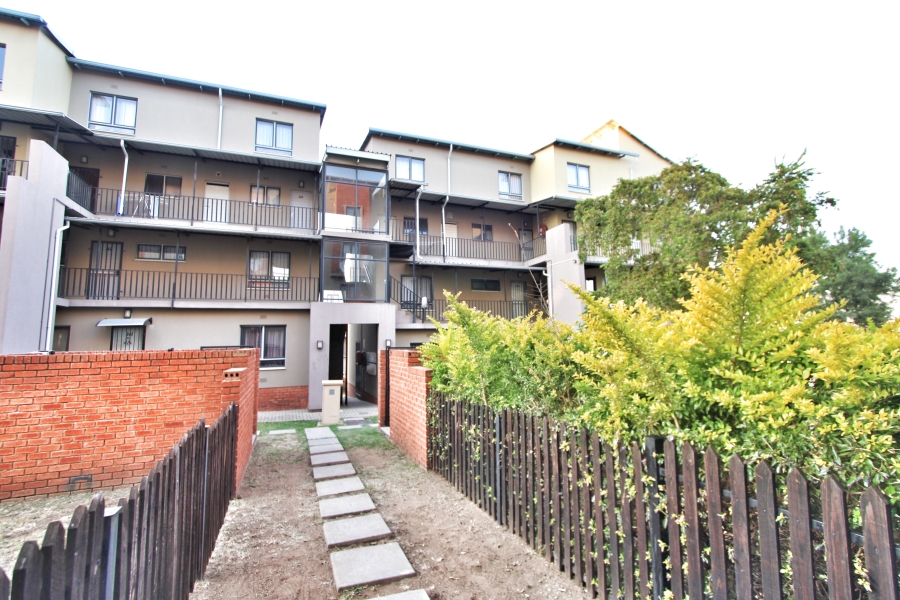 2 Bedroom Property for Sale in Noordwyk Gauteng
