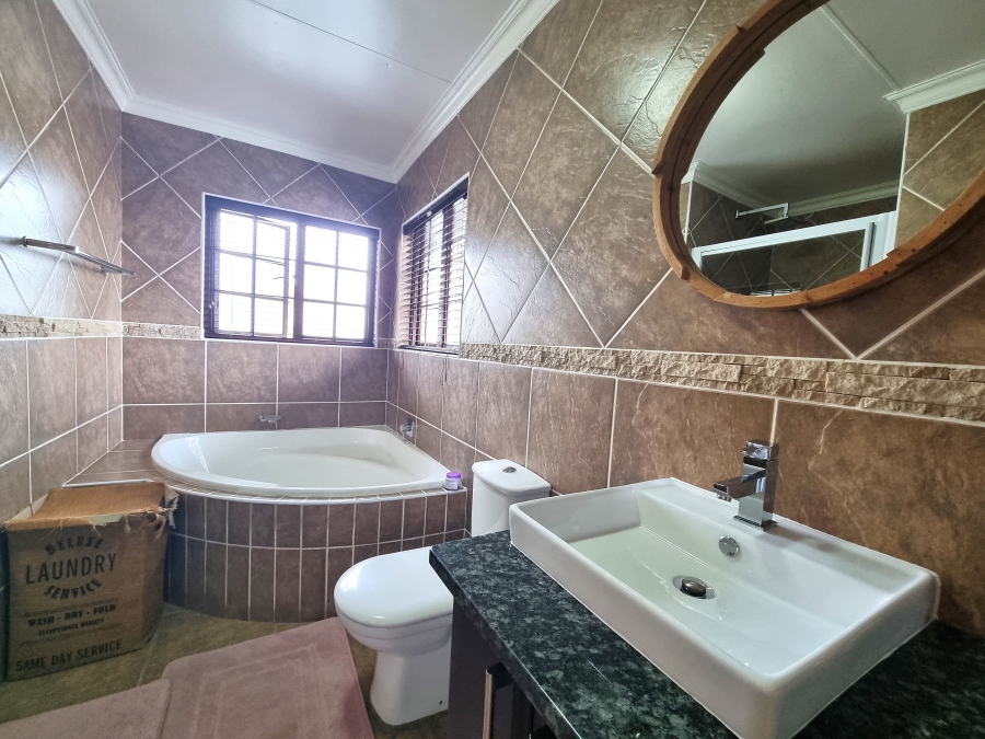 3 Bedroom Property for Sale in Noordwyk Gauteng