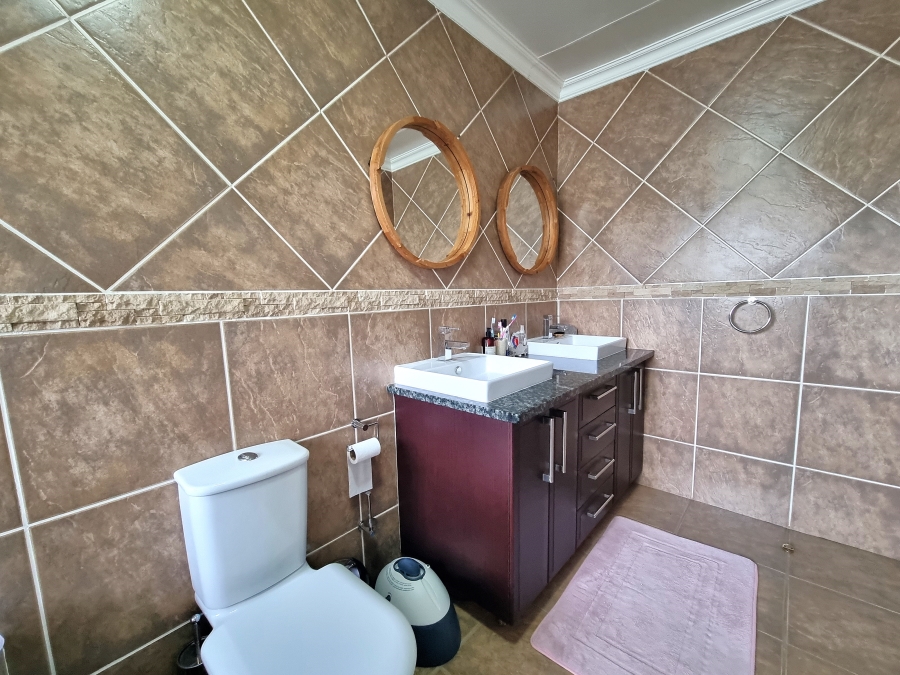 3 Bedroom Property for Sale in Noordwyk Gauteng