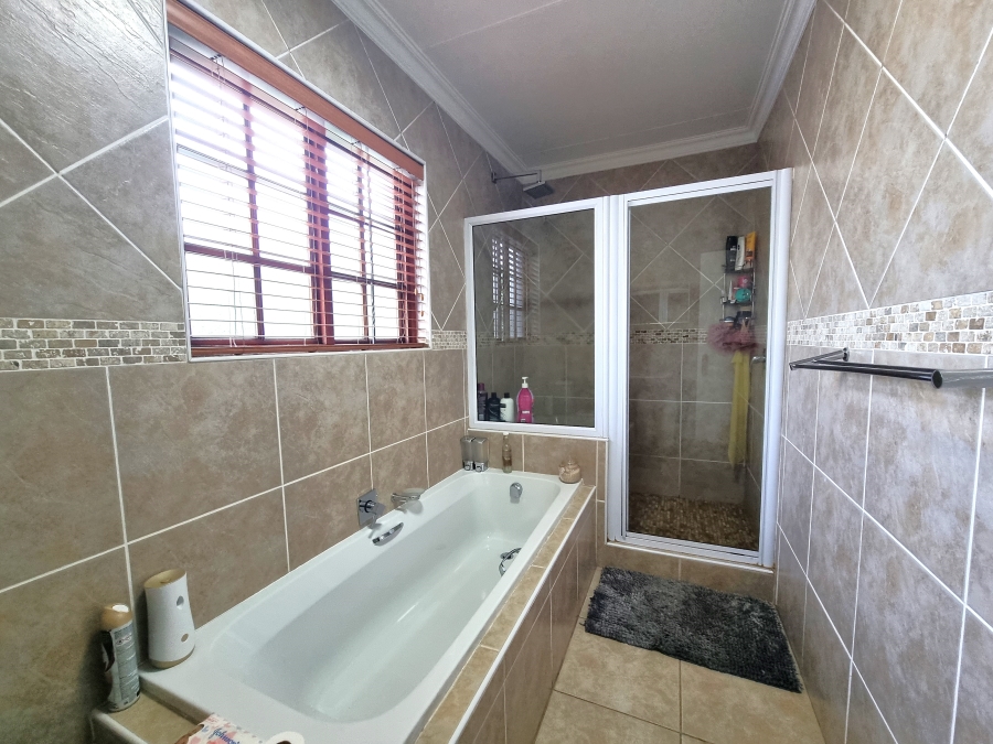3 Bedroom Property for Sale in Noordwyk Gauteng
