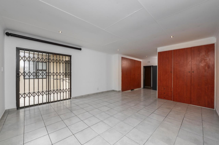 5 Bedroom Property for Sale in Brackenhurst Gauteng