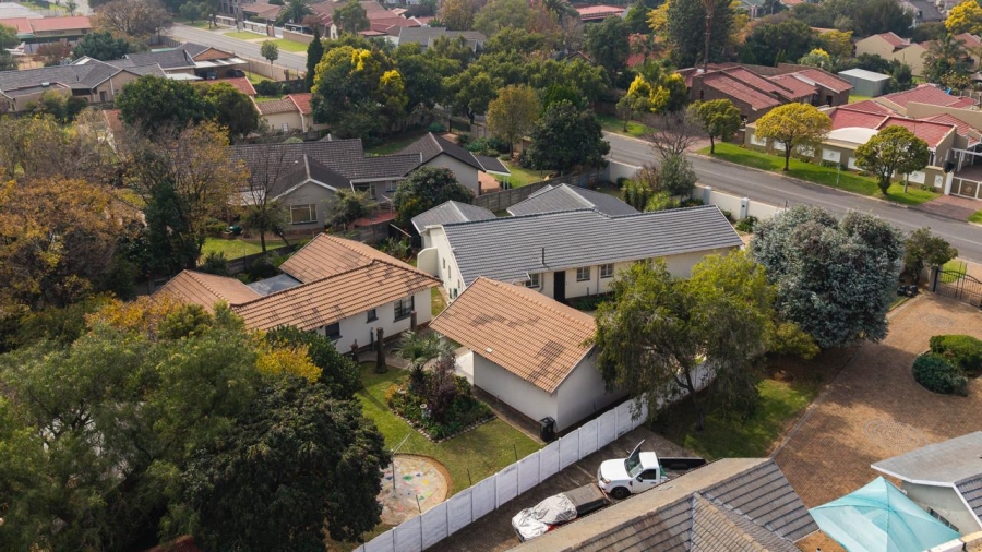 5 Bedroom Property for Sale in Brackenhurst Gauteng