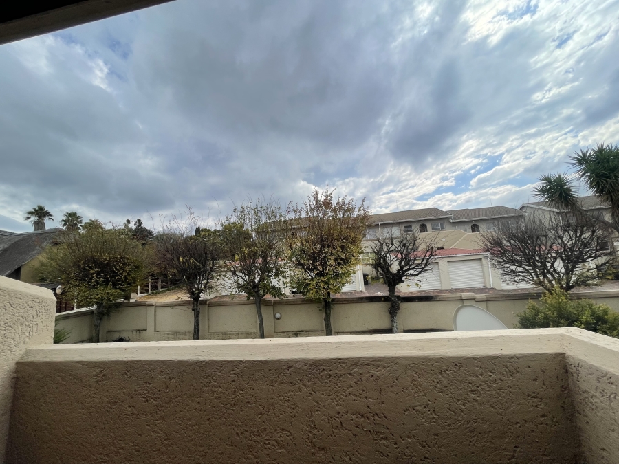 2 Bedroom Property for Sale in Buccleuch Gauteng
