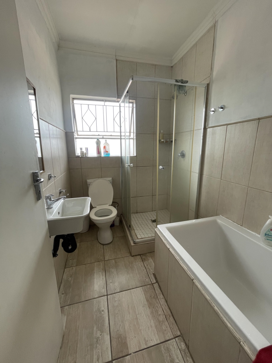 2 Bedroom Property for Sale in Buccleuch Gauteng