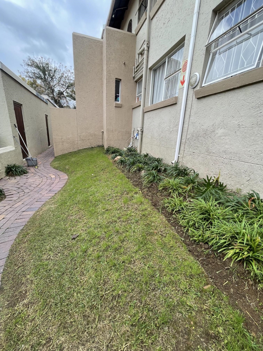 2 Bedroom Property for Sale in Buccleuch Gauteng