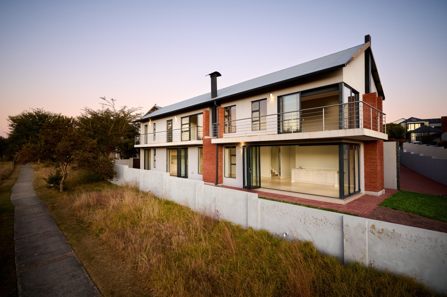 4 Bedroom Property for Sale in Waterfall Country Village Gauteng