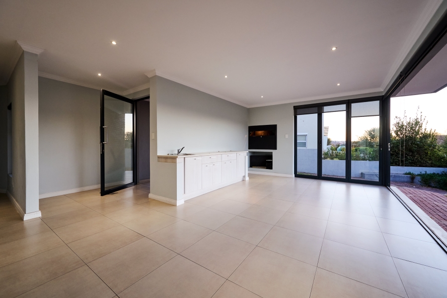 4 Bedroom Property for Sale in Waterfall Country Village Gauteng