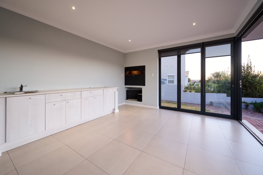 4 Bedroom Property for Sale in Waterfall Country Village Gauteng