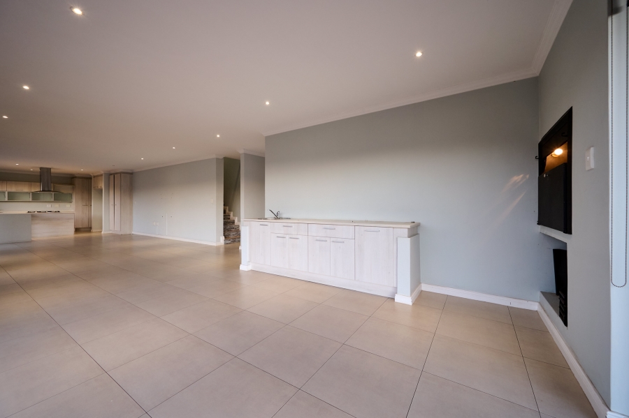 4 Bedroom Property for Sale in Waterfall Country Village Gauteng