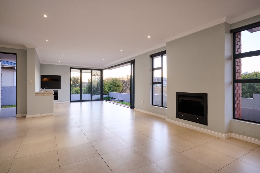 4 Bedroom Property for Sale in Waterfall Country Village Gauteng