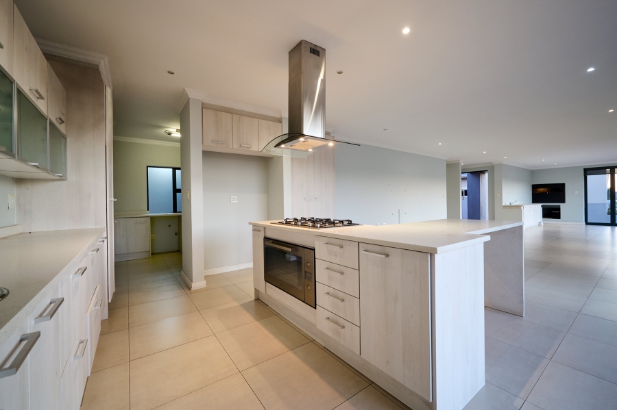 4 Bedroom Property for Sale in Waterfall Country Village Gauteng
