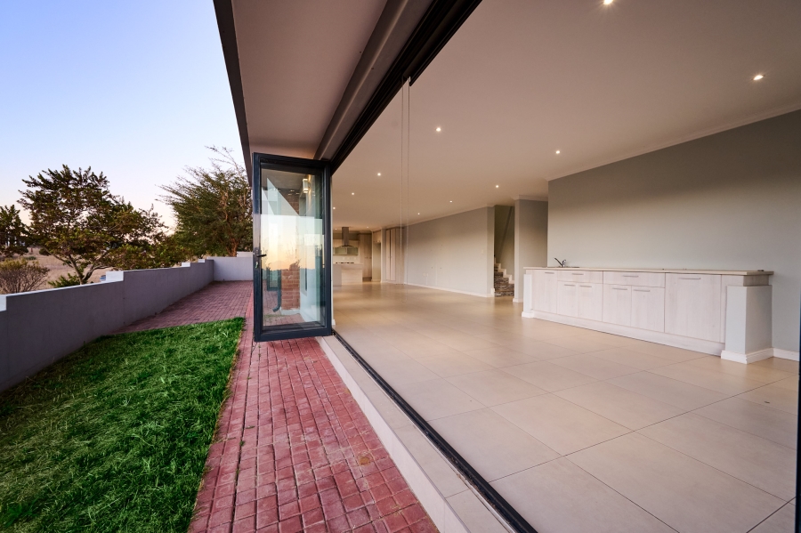 4 Bedroom Property for Sale in Waterfall Country Village Gauteng