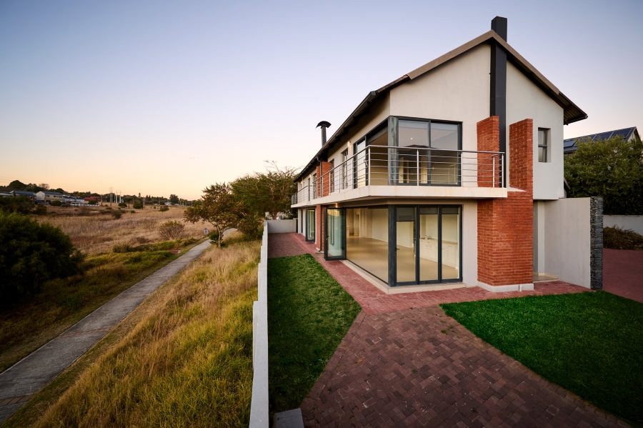 4 Bedroom Property for Sale in Waterfall Country Village Gauteng