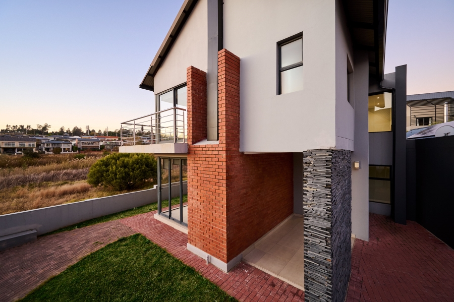 4 Bedroom Property for Sale in Waterfall Country Village Gauteng