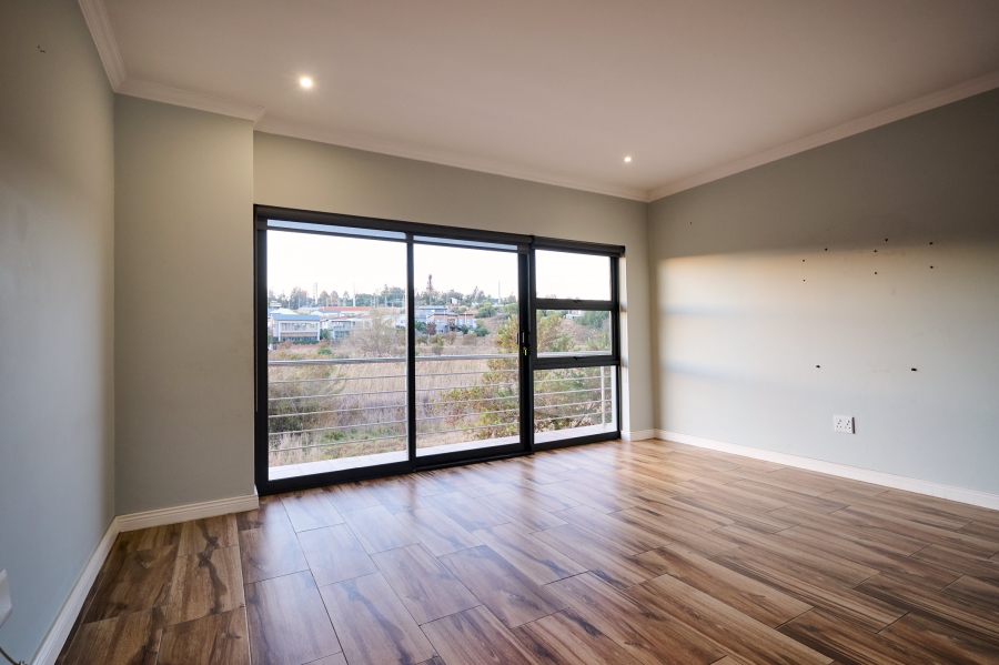 4 Bedroom Property for Sale in Waterfall Country Village Gauteng