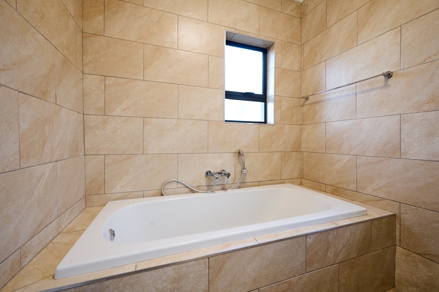 4 Bedroom Property for Sale in Waterfall Country Village Gauteng