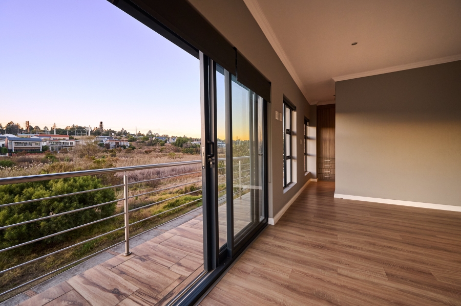 4 Bedroom Property for Sale in Waterfall Country Village Gauteng