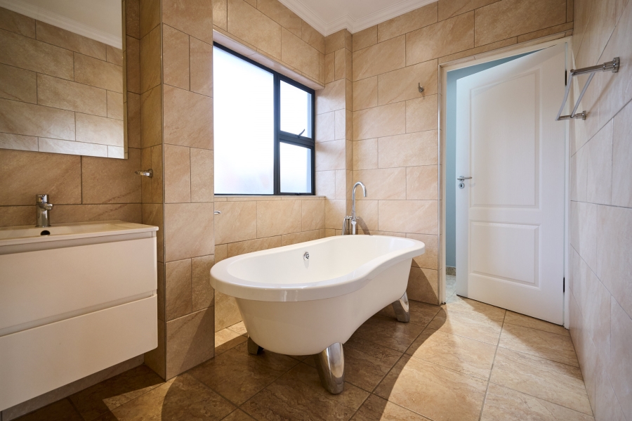 4 Bedroom Property for Sale in Waterfall Country Village Gauteng