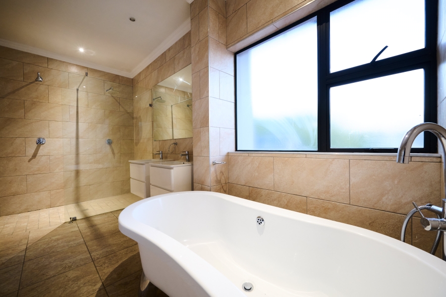 4 Bedroom Property for Sale in Waterfall Country Village Gauteng