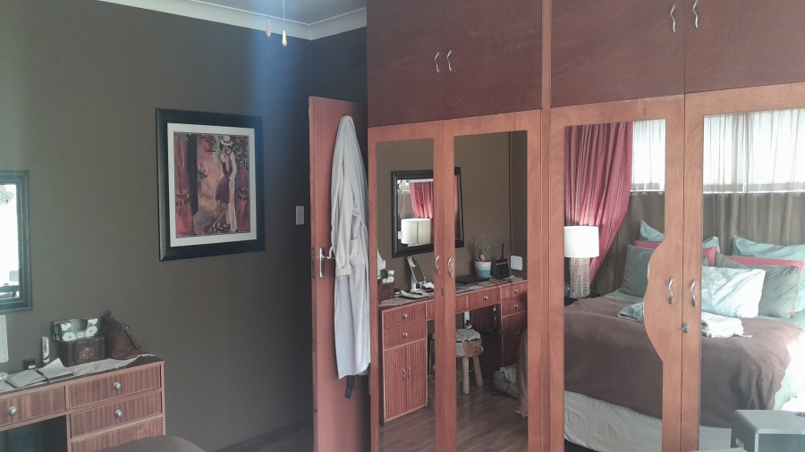 4 Bedroom Property for Sale in Vanderbijlpark SW 5 Gauteng