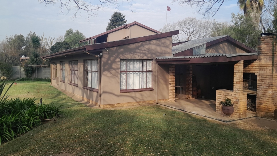 4 Bedroom Property for Sale in Vanderbijlpark SW 5 Gauteng
