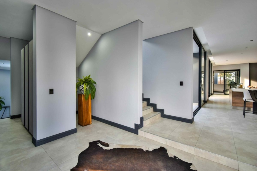 5 Bedroom Property for Sale in Midstream Ridge Gauteng